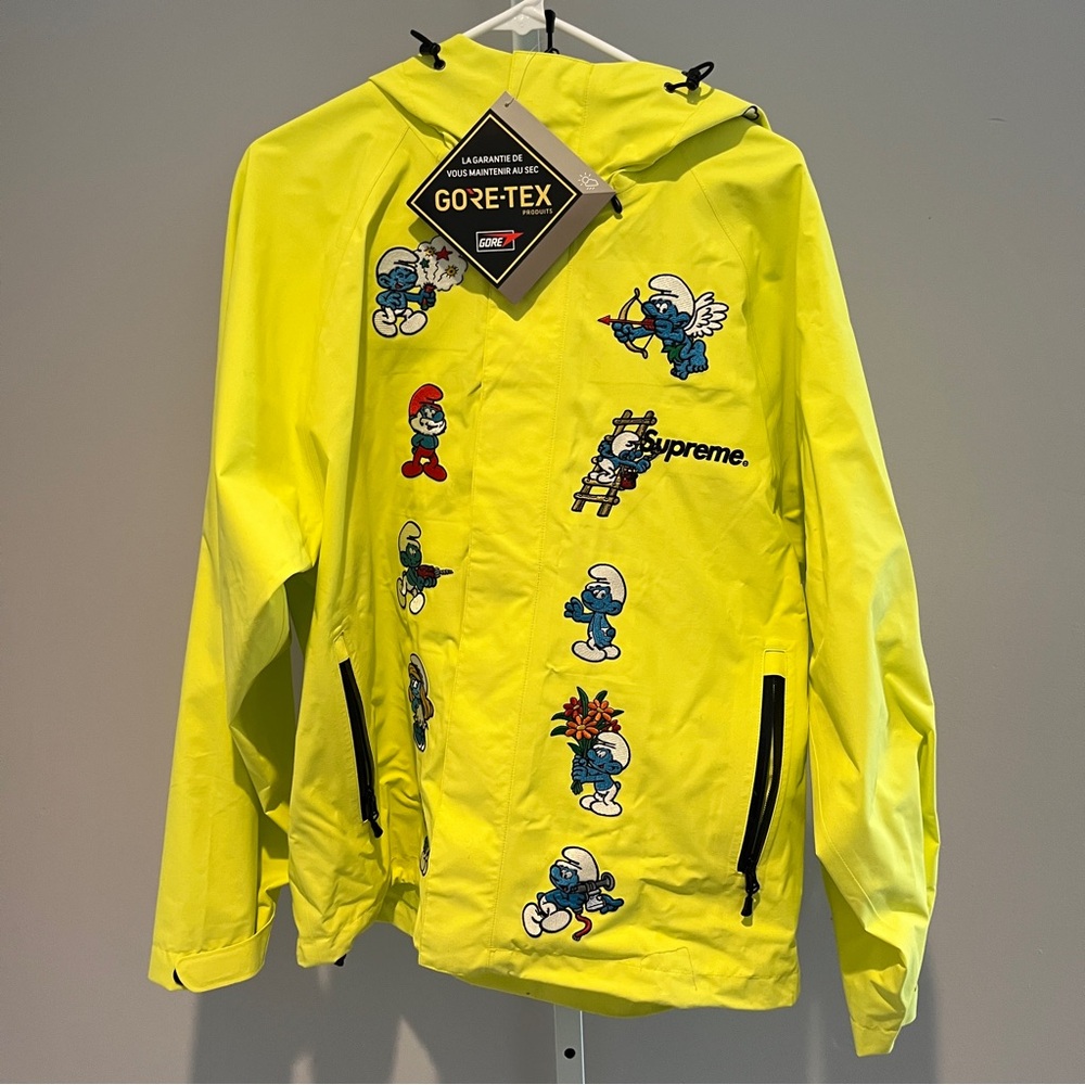 Supreme xSmurf Collab GOR-Tex yellow windbreaker size M RARE NWT’s!!!!